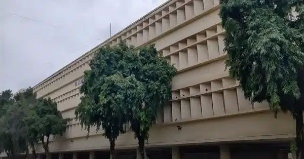 Modern medical college building for MBBS counselling at MBBs Counselling centre, showcasing facilities and architecture.